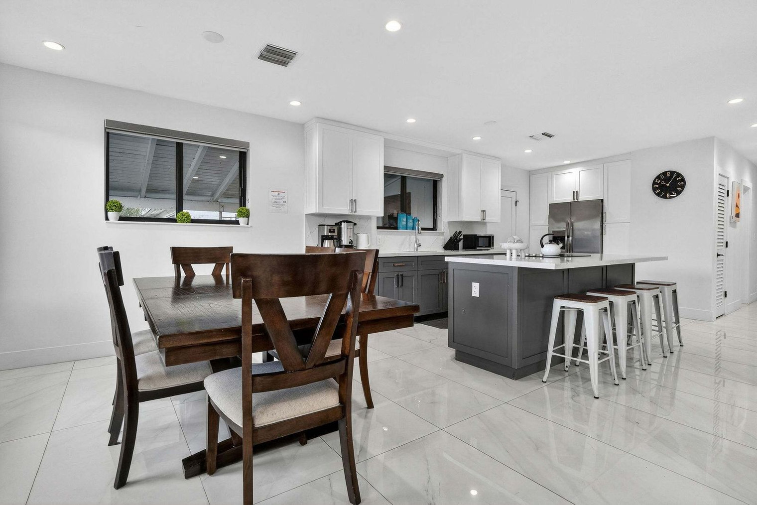 Building Photo - 17835 NE 6th Ave