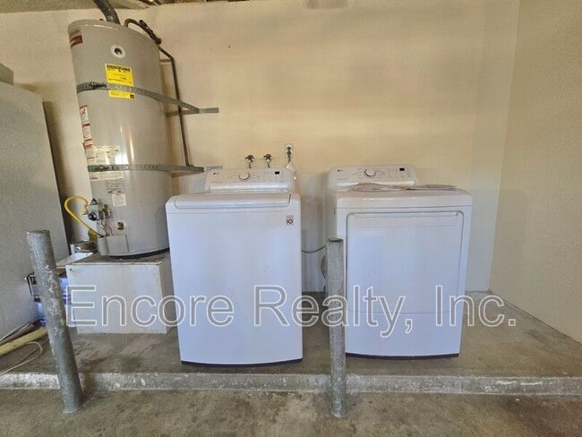 Building Photo - 2093 Waterbury Dr