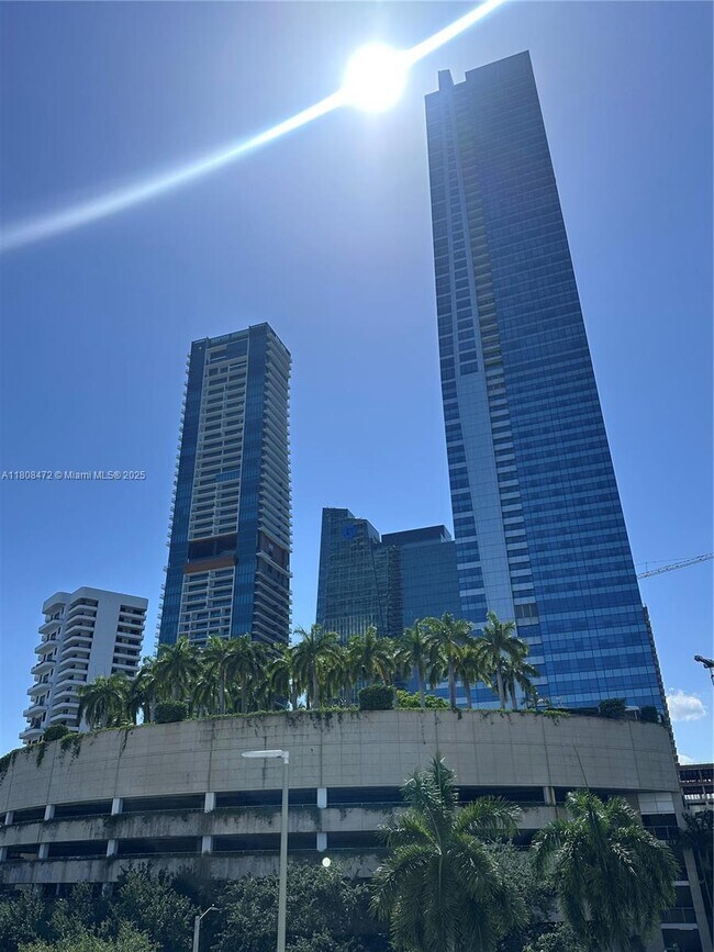 Building Photo - 1408 Brickell Bay Dr