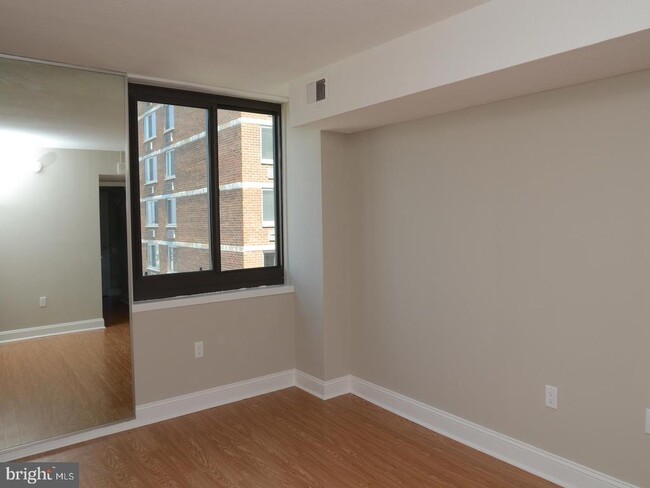 Building Photo - 1420 Locust St