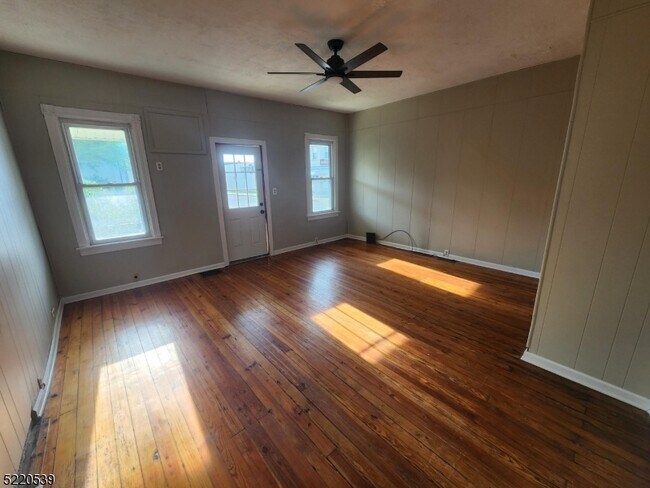 Building Photo - 1039 East Blvd