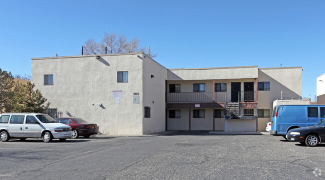 Building Photo - 3601-3605 Wellesley Dr NE
