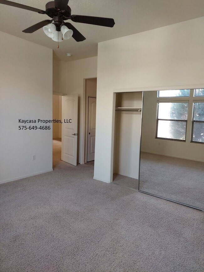 Building Photo - 2417 Cortina Manor