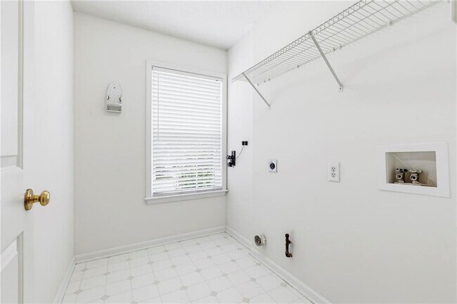 Building Photo - 490 Chippenham Ct