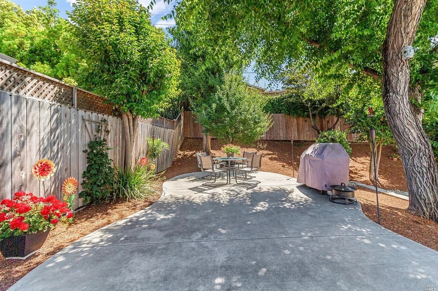 Building Photo - 352 Los Cerritos Dr