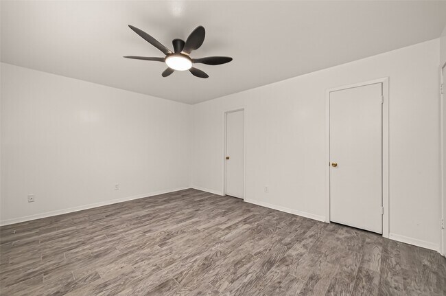 Building Photo - 5615 Beechnut St