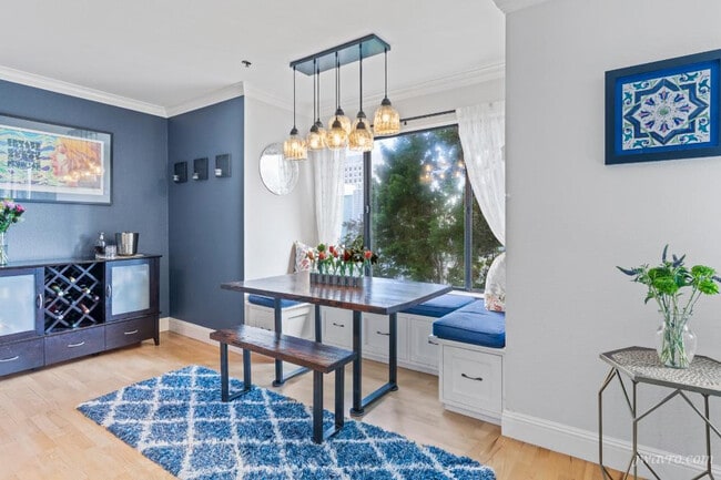 Building Photo - 1565 Sacramento St