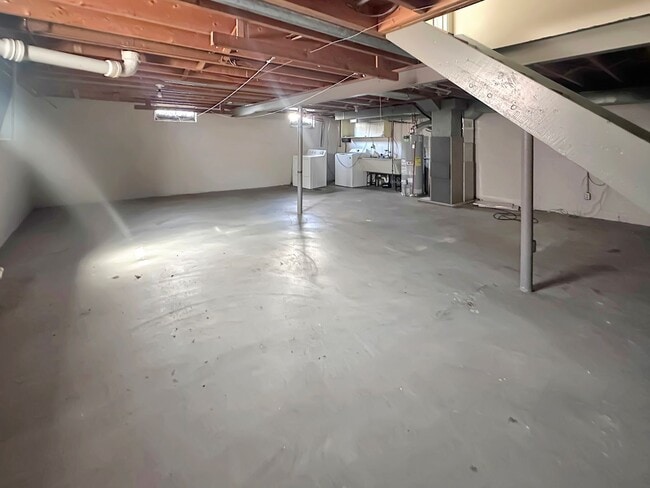 Building Photo - 23 Ridgewood St