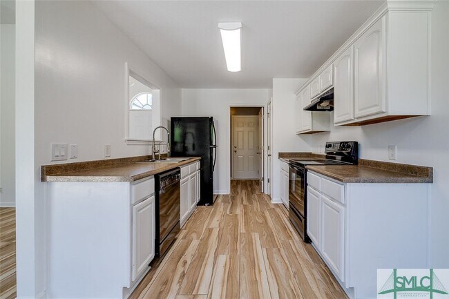 Building Photo - 140 Abigail Cir
