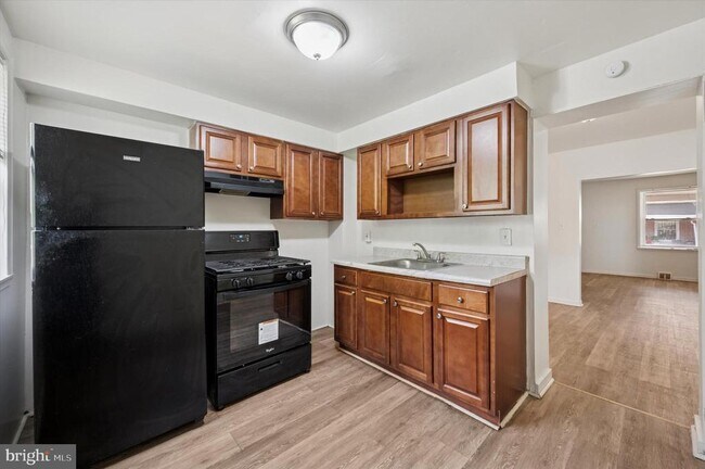 Building Photo - 5427 Delancey St