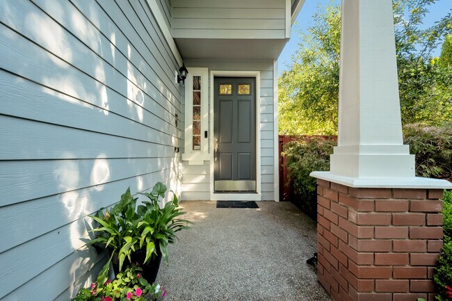 Building Photo - 5392 NW Crady Ln