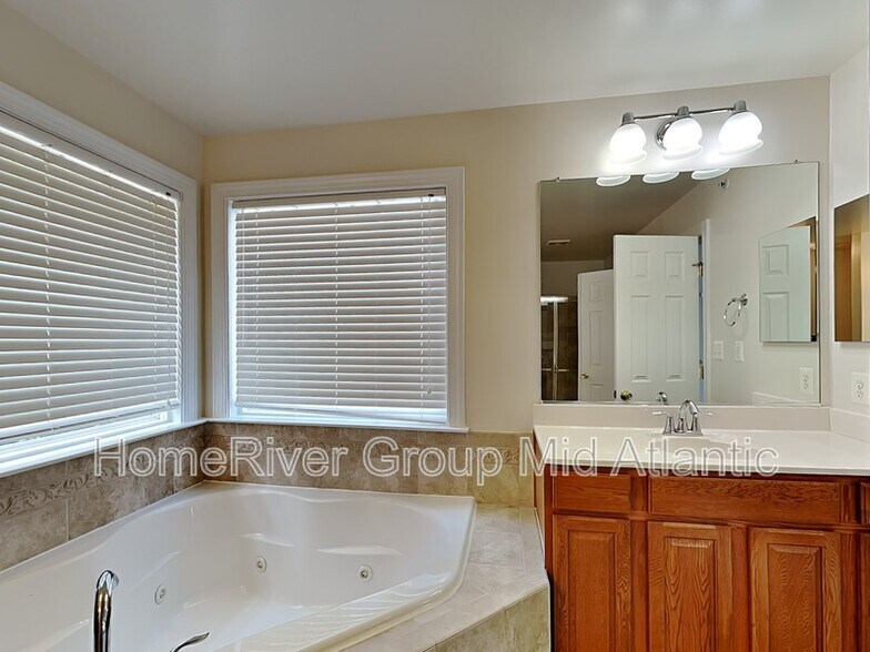 Building Photo - 16475 Kramer Estate Dr