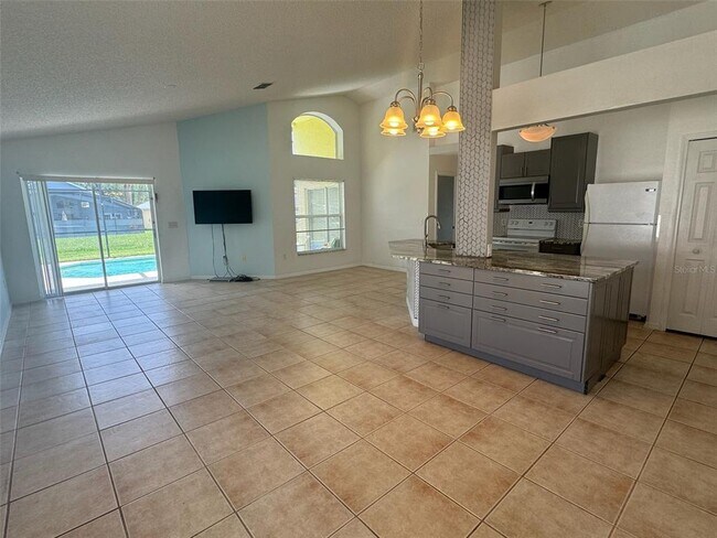 Building Photo - 611 Casterton Cir