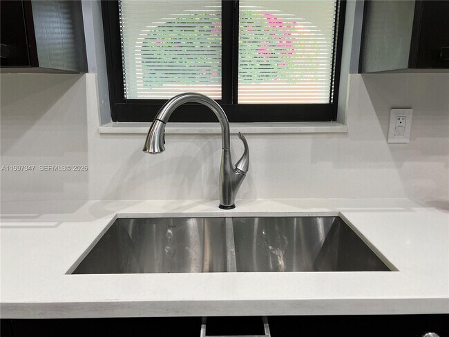 Building Photo - 9331 NW 48th Doral Terrace