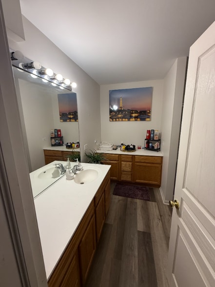 Building Photo - 1527 Yellowstone Dr