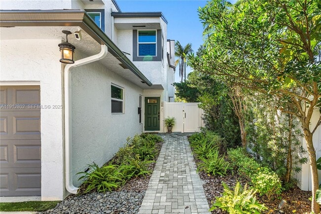 Building Photo - 1616 NE 5th St