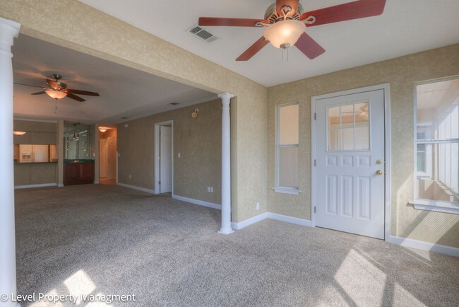 Building Photo - Move in special! 2/2 Duplex Showings will ...