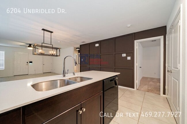 Building Photo - 6204 Unbridled Dr