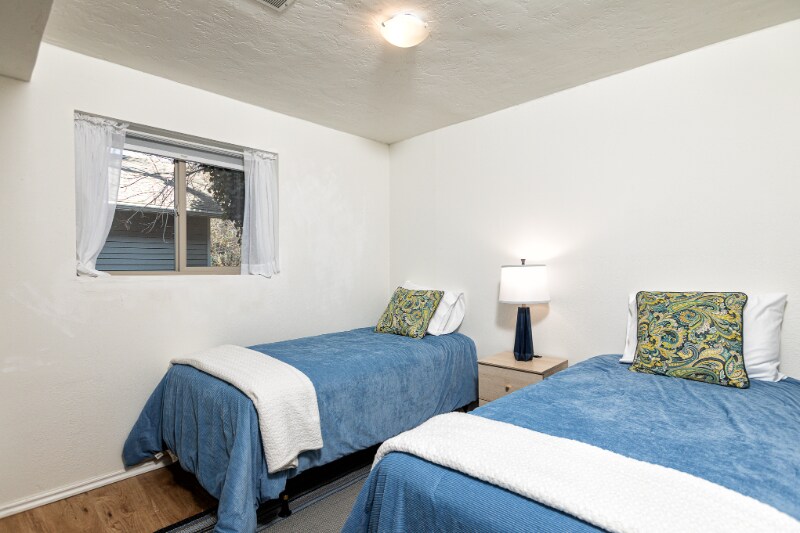 Building Photo - 8971 Alpen Way