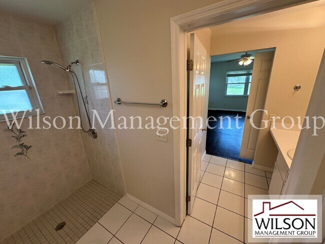 Building Photo - 4066 Bonnie Dr