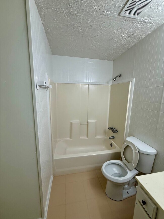 Building Photo - Newly remodeled 3 bedroom home in Jonesboro!