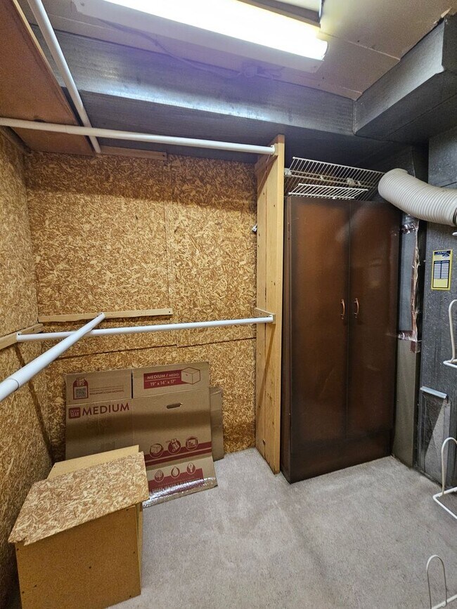 Building Photo - Virginia Village 4 Bed 3 Baths Large Yard Attached Garage Super Spacious!