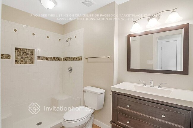 Building Photo - 911 Buckingham Rd