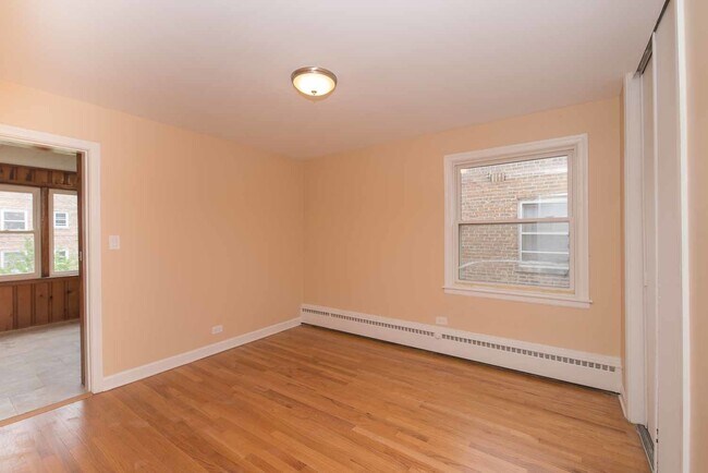 Building Photo - 2718 W Farragut Ave