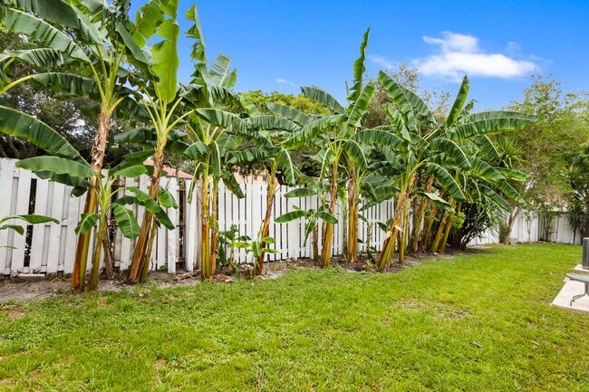Building Photo - 13945 Langley Pl