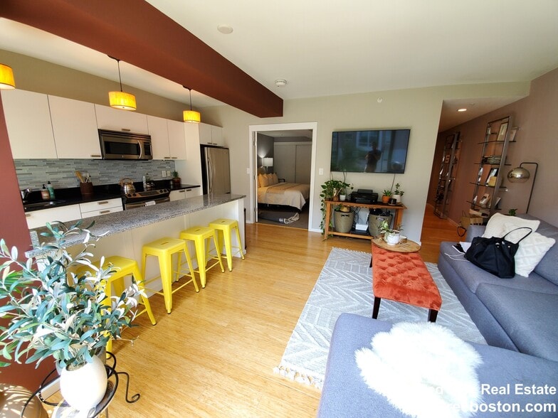 Building Photo - 2 Earhart St