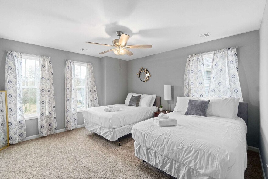 Building Photo - 865 Central Ave