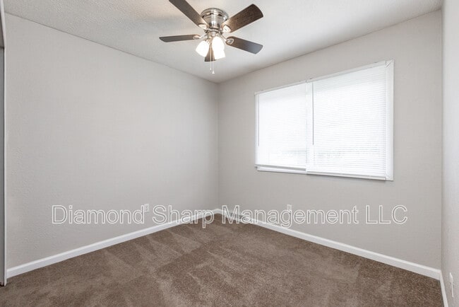 Building Photo - 29 Innsbruck Ln