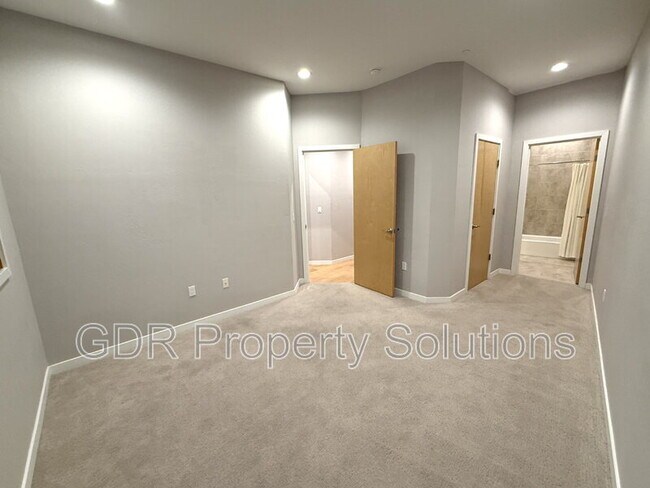 Building Photo - 3600 Central Ave SE