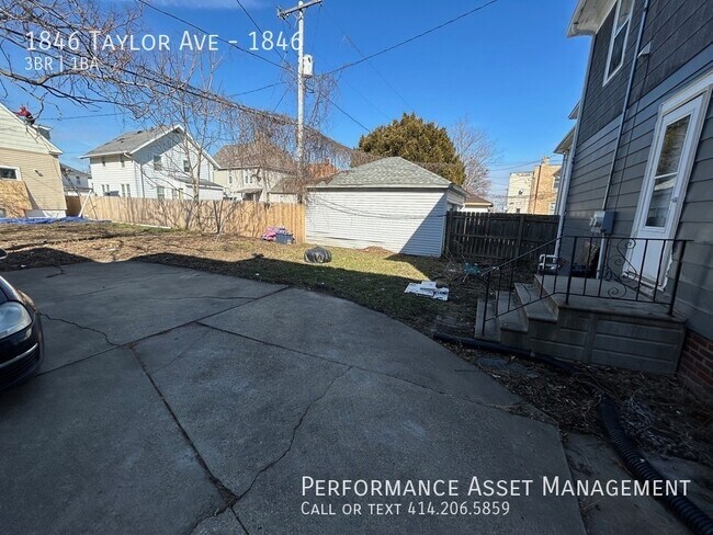 Building Photo - Glorious 3 Bedroom Lower in Racine