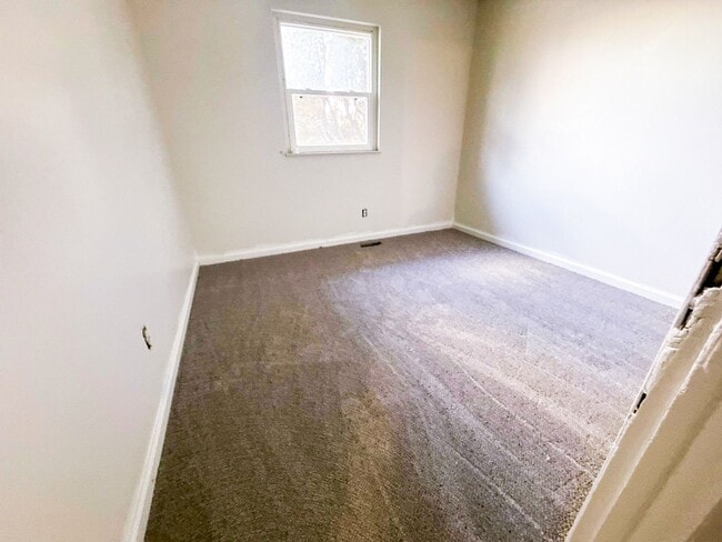 Building Photo - Charming South Columbus Home with Deck, Garage & Modern Upgrades