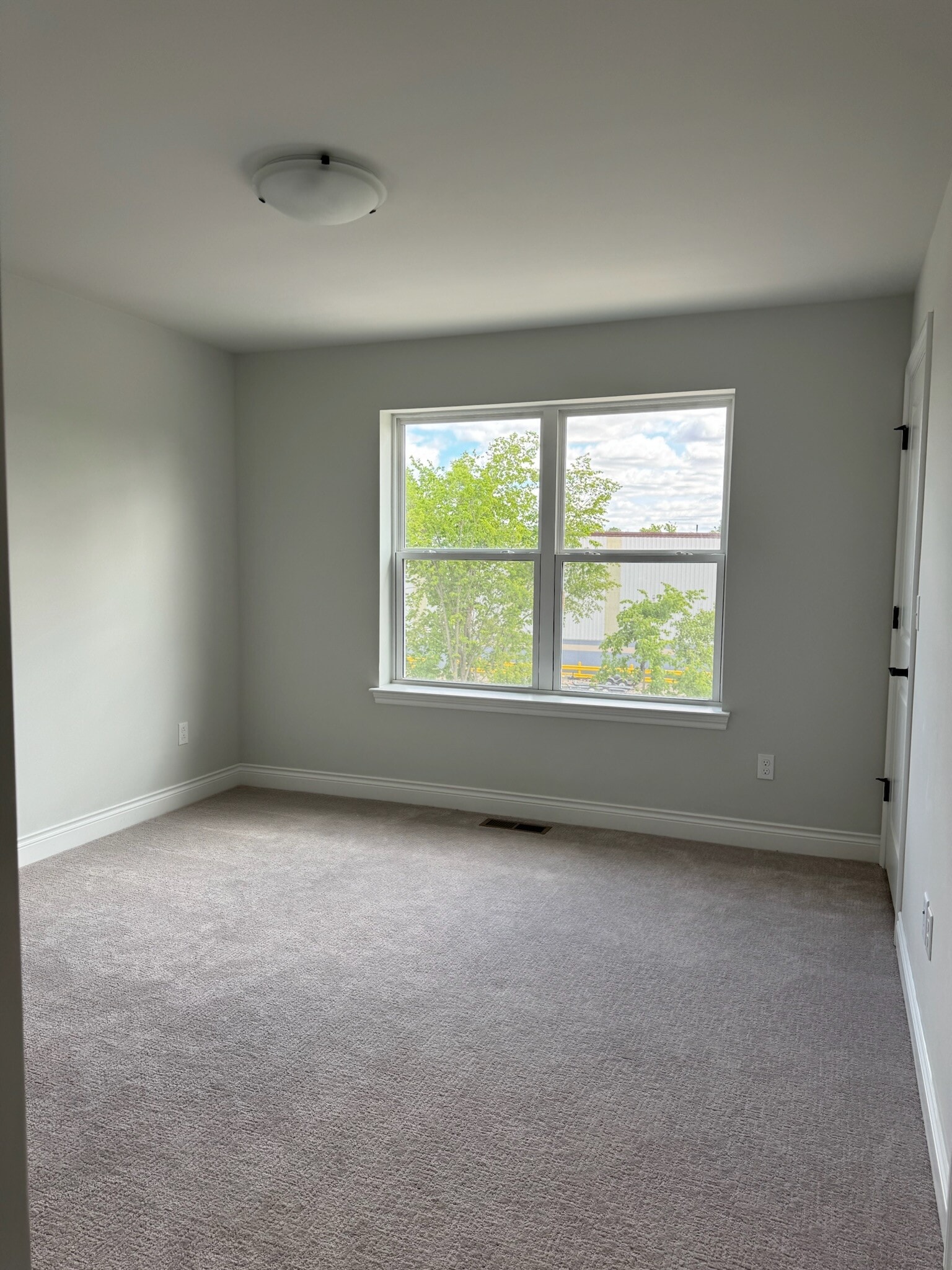 Master Bedroom - 813 Canterbury Ln