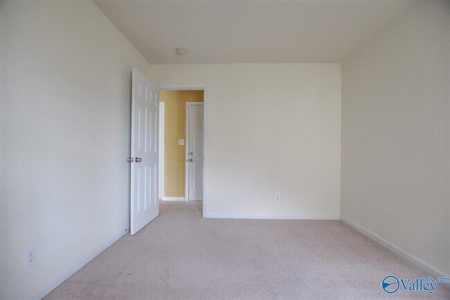 Building Photo - 15395 Mill Valley Dr