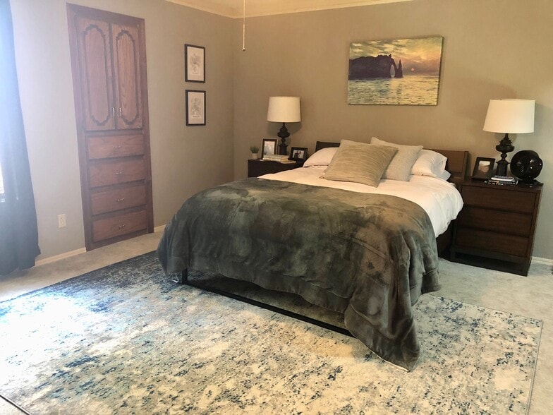 Building Photo - 933 Parkway Dr