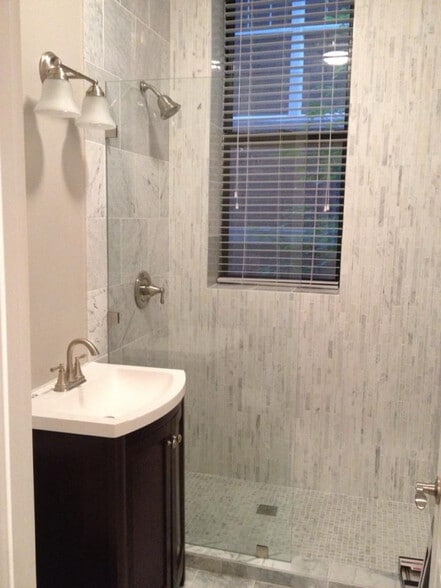 Building Photo - 245 W Scott St