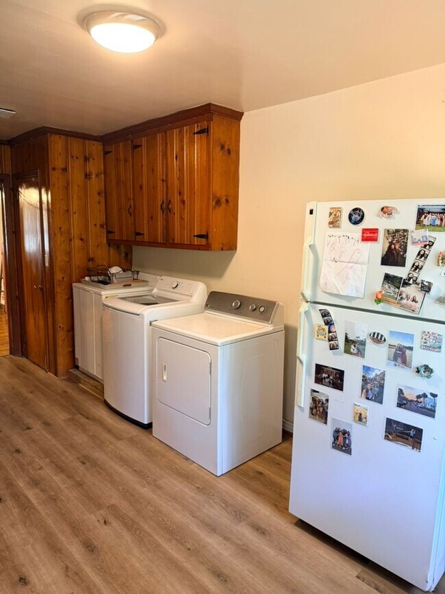 Building Photo - 232 W Chewacla Dr