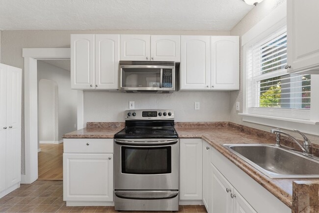 Building Photo - Charming Silverton Home Near Downtown