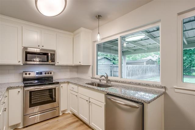 Building Photo - 144 NW Suzanne Terrace