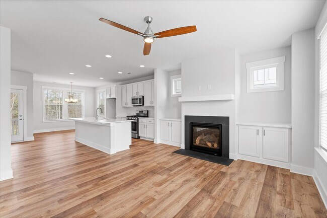 Building Photo - Brand New Lake Front Davidson Townhome