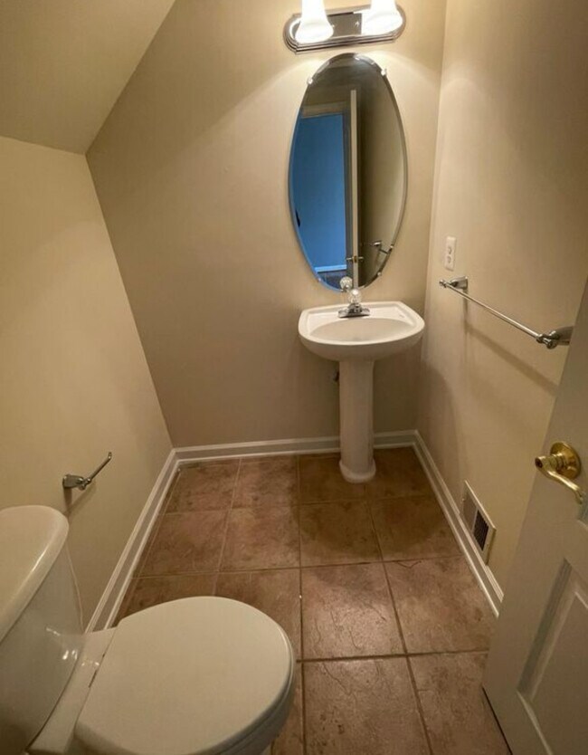 Building Photo - 5540 Lanier Ave