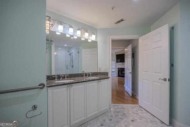 Building Photo - 3275 Lenox Rd NE