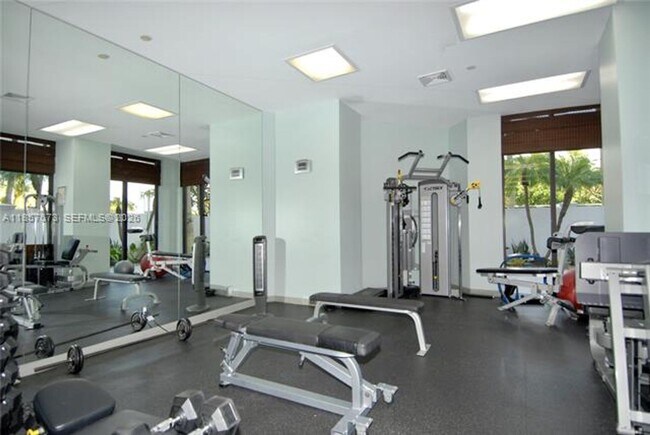 Building Photo - 3600 Yacht Club Dr