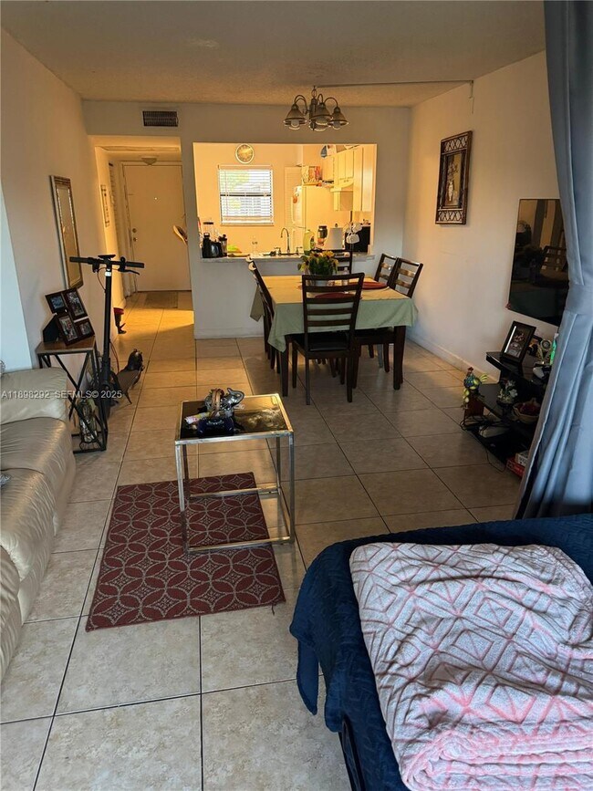 Building Photo - 911 NE 209th Terrace