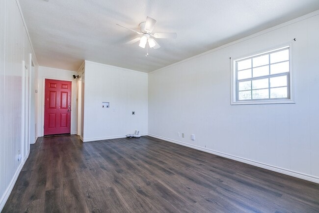 Building Photo - NOW AVAILABLE!!! Updated 2 bedroom 1 bath ...