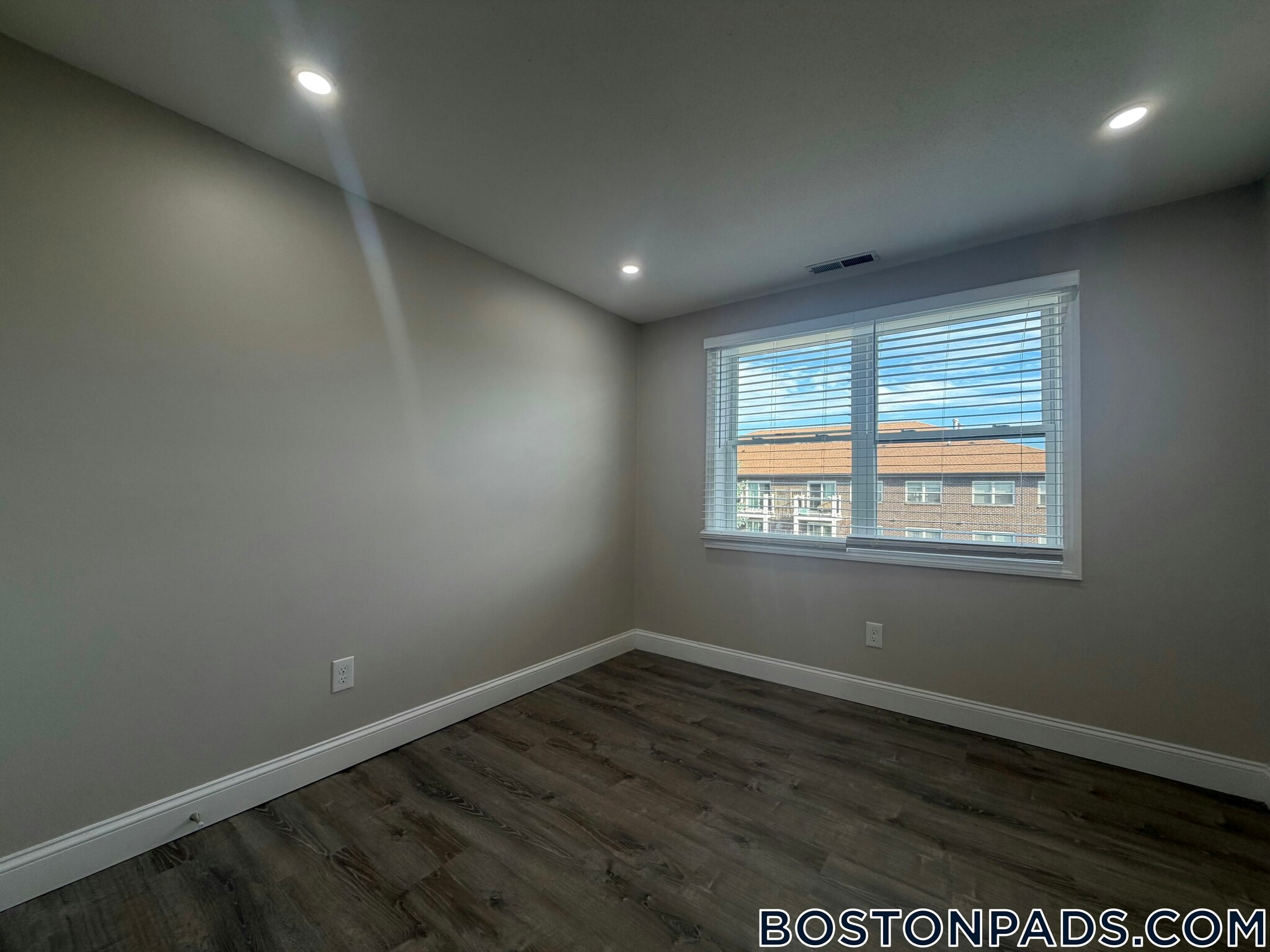 Building Photo - 25 Kenmar Dr