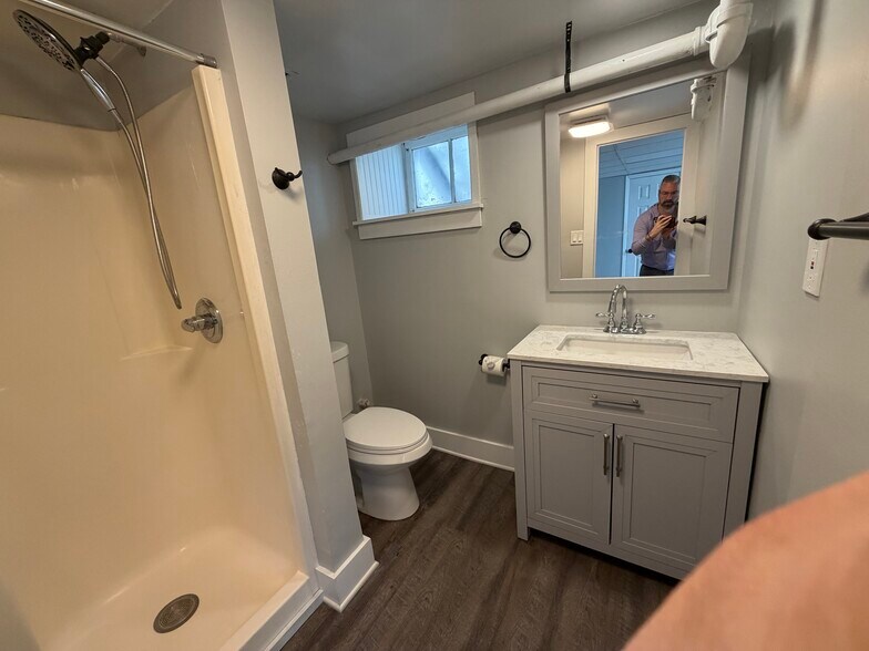 Building Photo - 141 N Main St